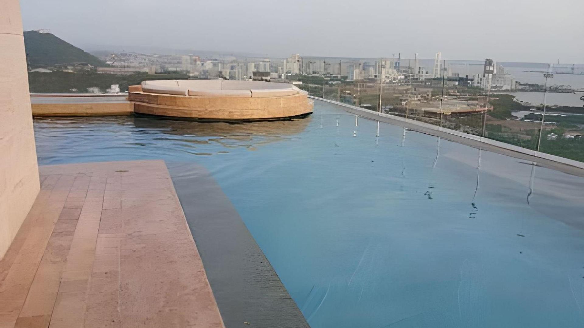 Stuning View To Walled & Beach, King Size Bed Apartamento
