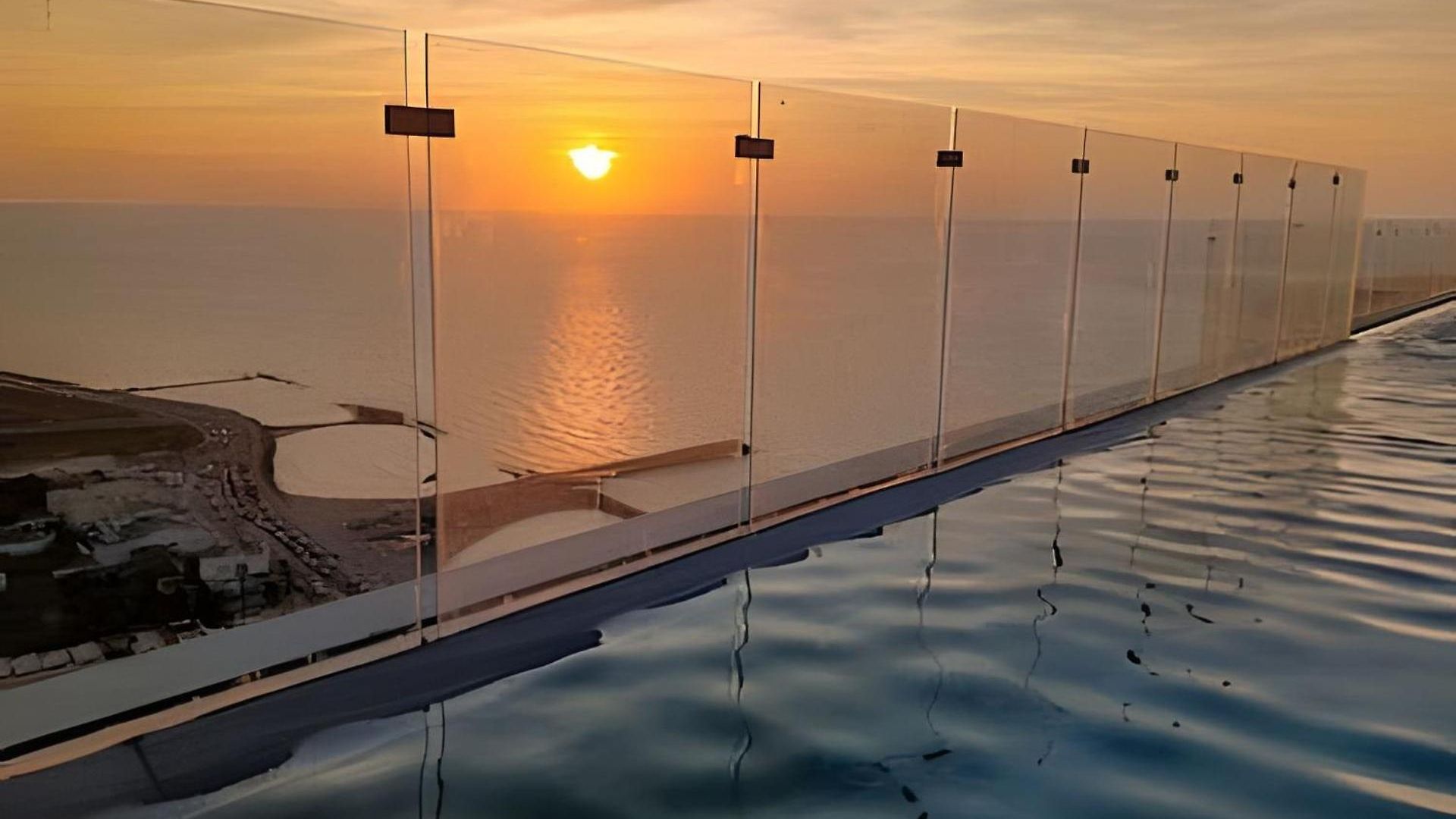 Stuning View To Walled & Beach, King Size Bed