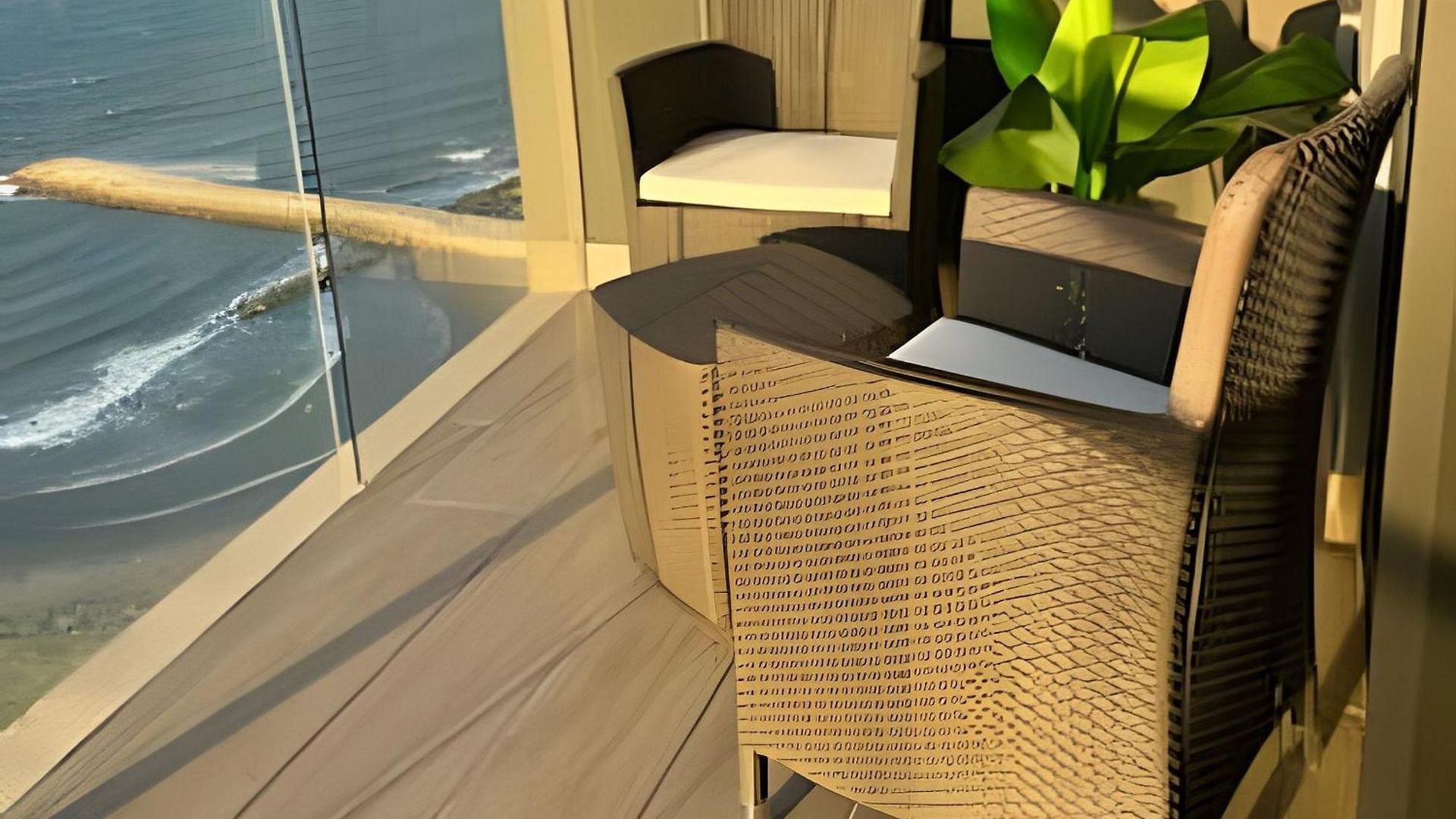 Stuning View To Walled & Beach, King Size Bed Apartamento