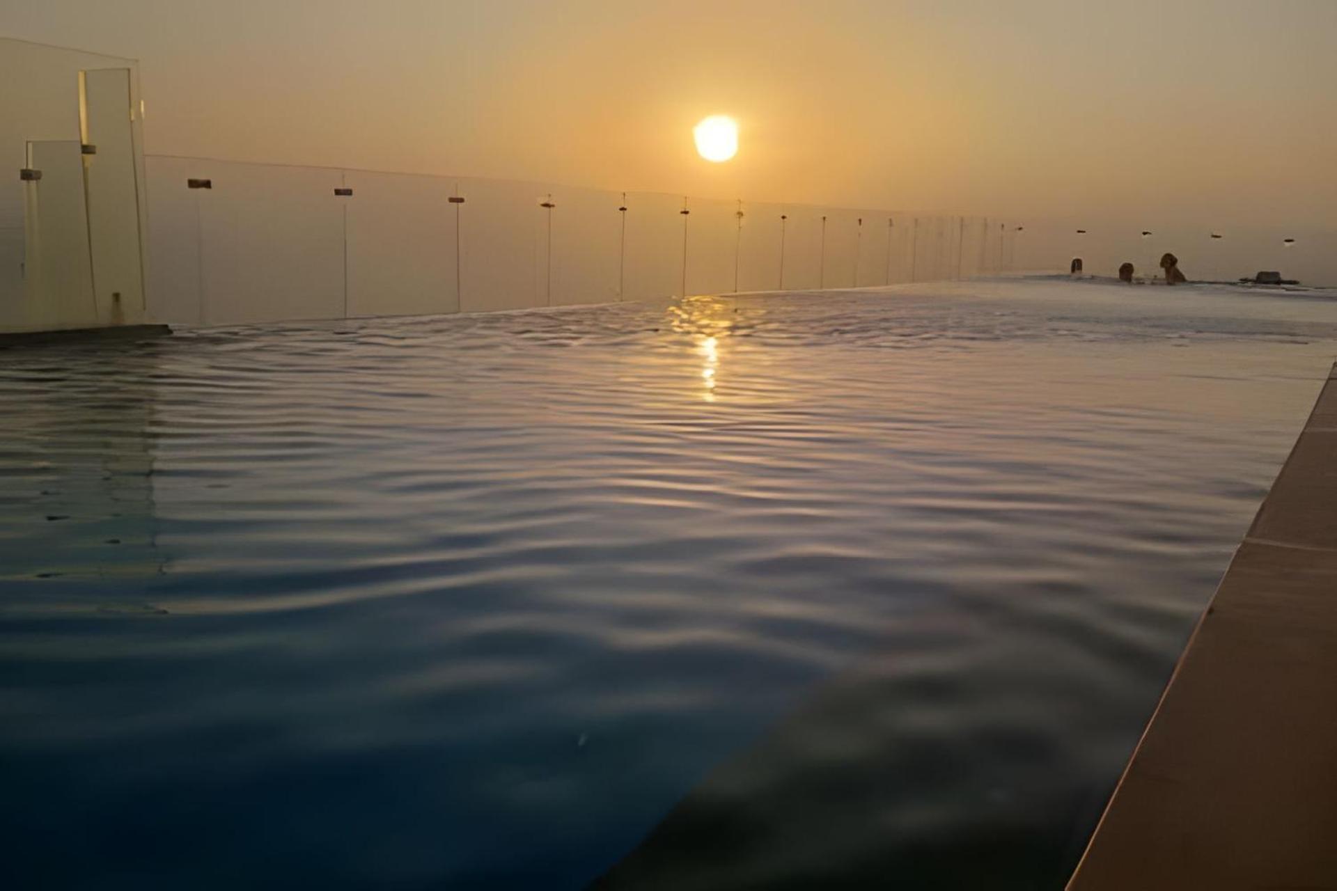 Stuning View To Walled & Beach, King Size Bed